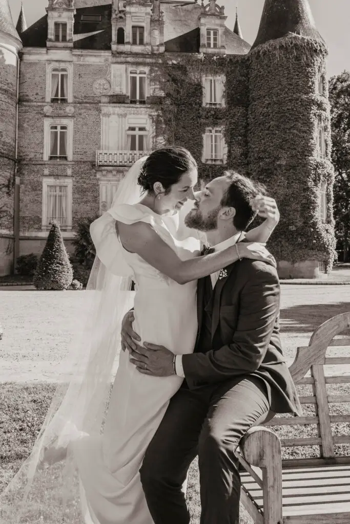 Mariés lors d'une séance photo de mariage