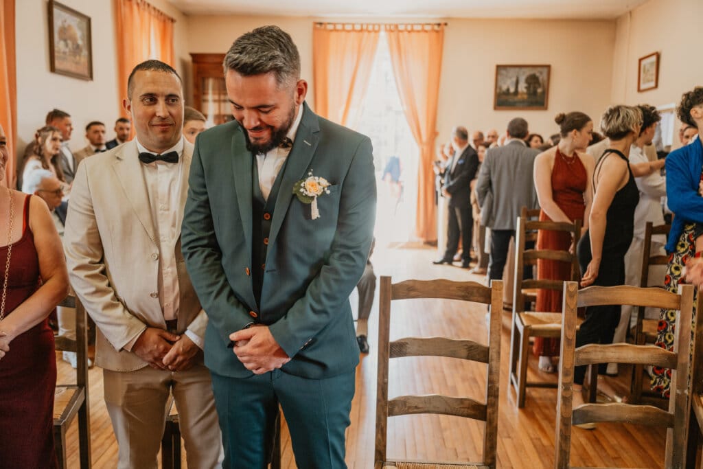 emotions du marié avant l'arrivée de sa femme cérémonie rennes