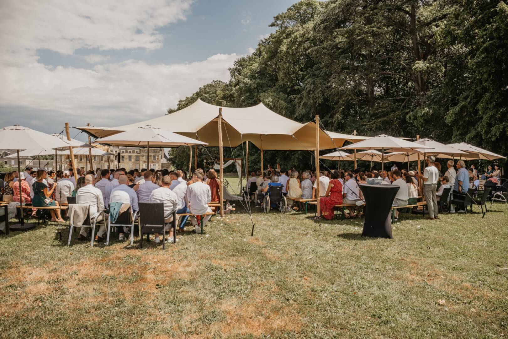 cérémonie laique auchateau de cucé photographier par studiotopia photographe de mariage à rennes