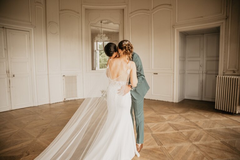 decouverte des maries first look mariage chateau de cuce