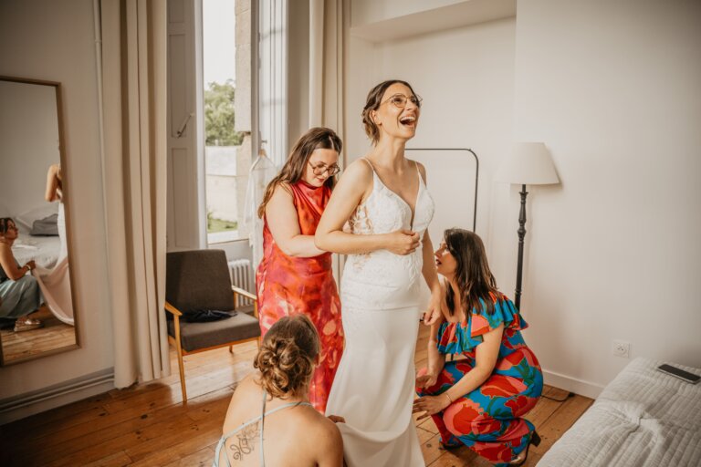 preparatifs de la mariée au chateau de cucé par studiotopia photographe de mariage