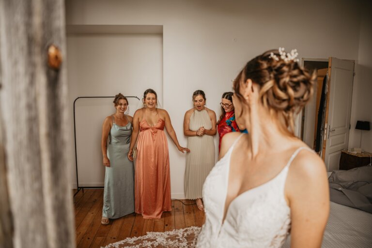 preparatifs de la mariée au chateau de cucé par studiotopia photographe de mariage